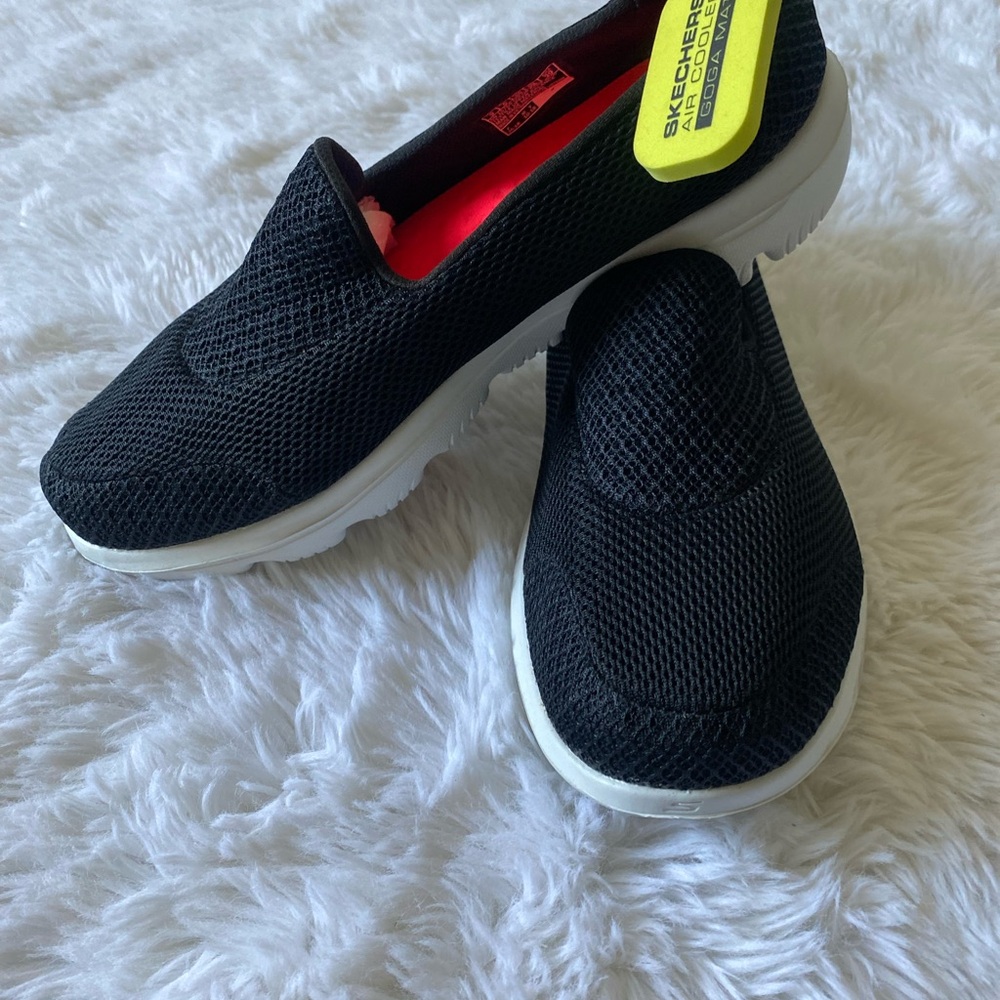 Sketchers air cooled Goga mat size 9